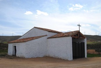 ABRIL 2010, LA ERMITA DE SAMANGOS RECIEN RESTAURADA (Foto: Ramón Alcaine)